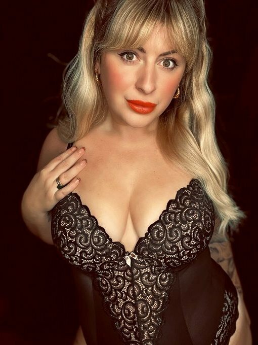 Curvy british milf loves to pose and tease — 56