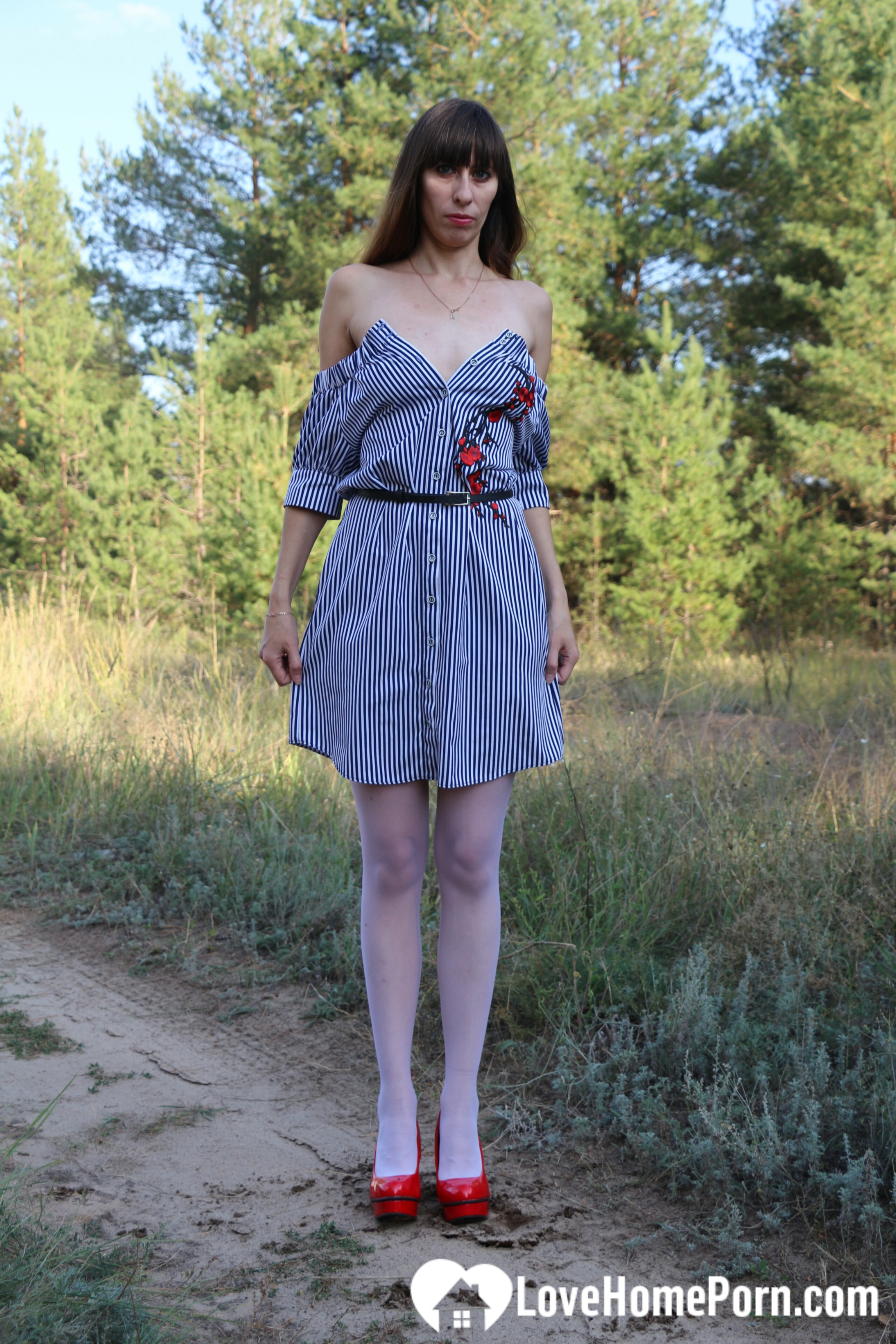 Amateur mom in stockings fools around in dirt — 36