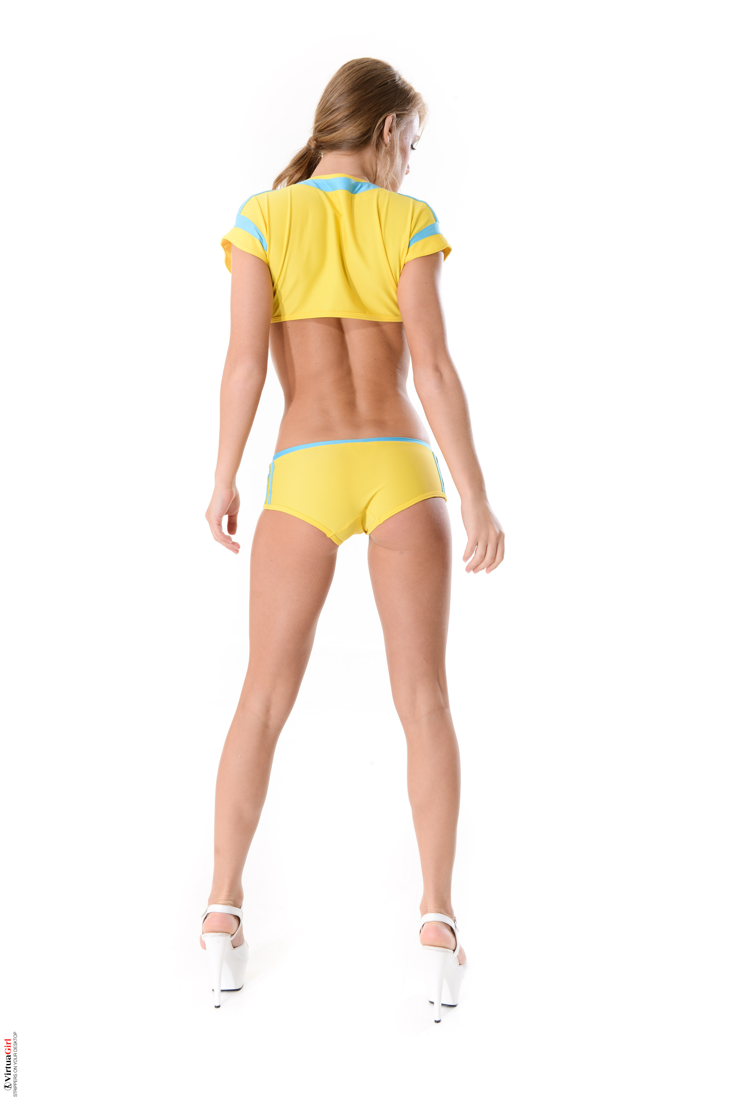 Viola Bailey - iStripper, gold sporty strip - exte — 8