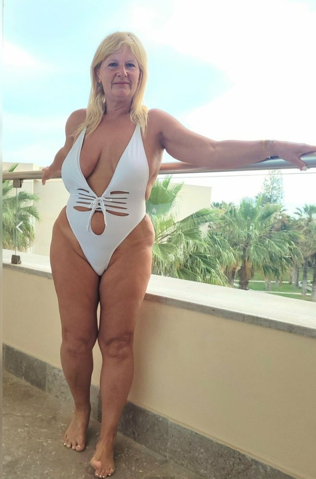 Amateur Thick Mature BBW Wives — 6